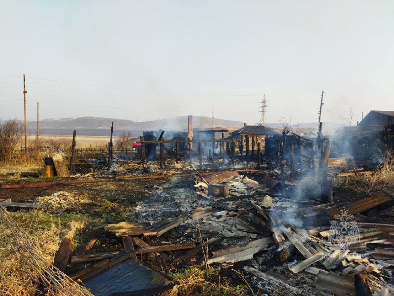 В поселке Локшино Ужурского района в огне погибли два человека