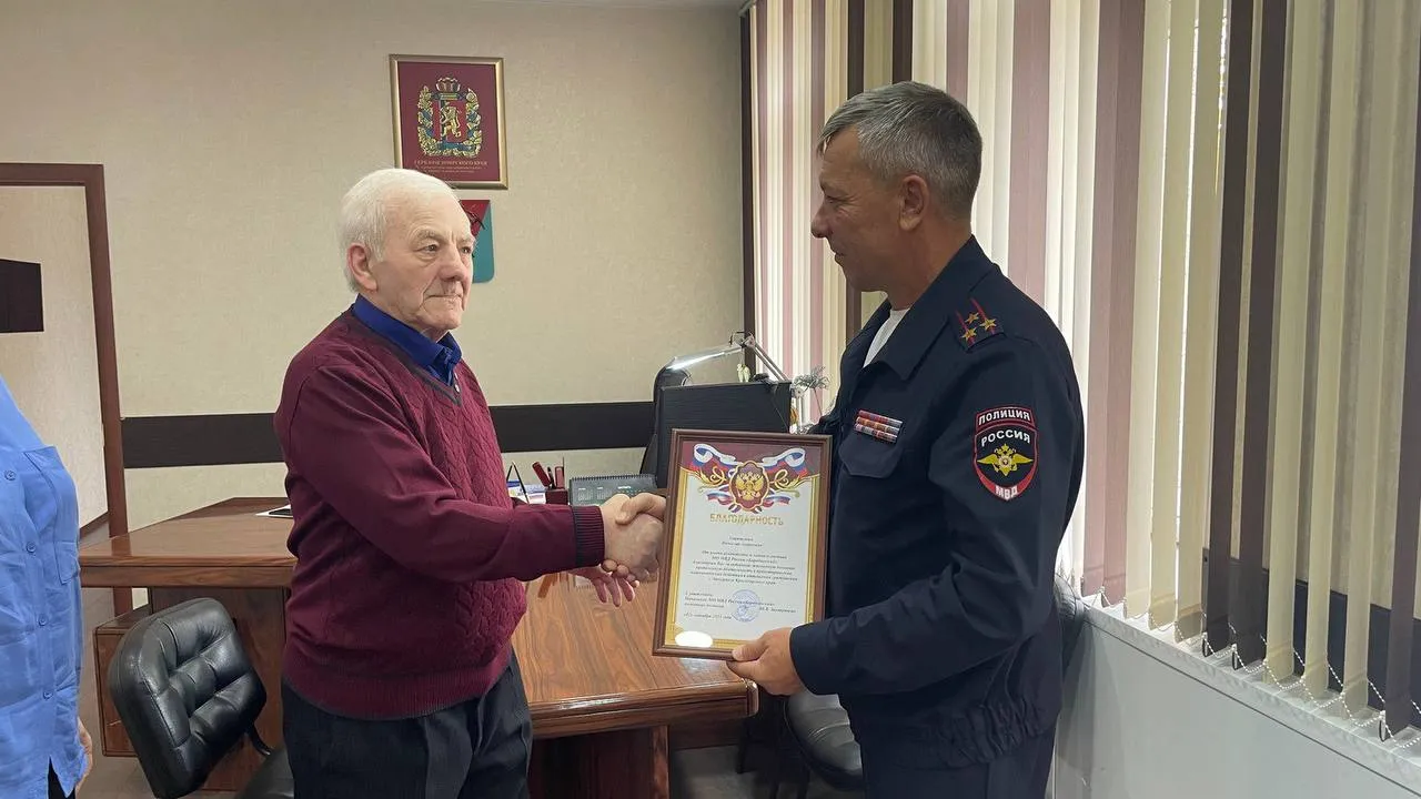 В Красноярском крае 74-летний мужчина спас сбережения 84-летнего земляка от телефонных мошенников