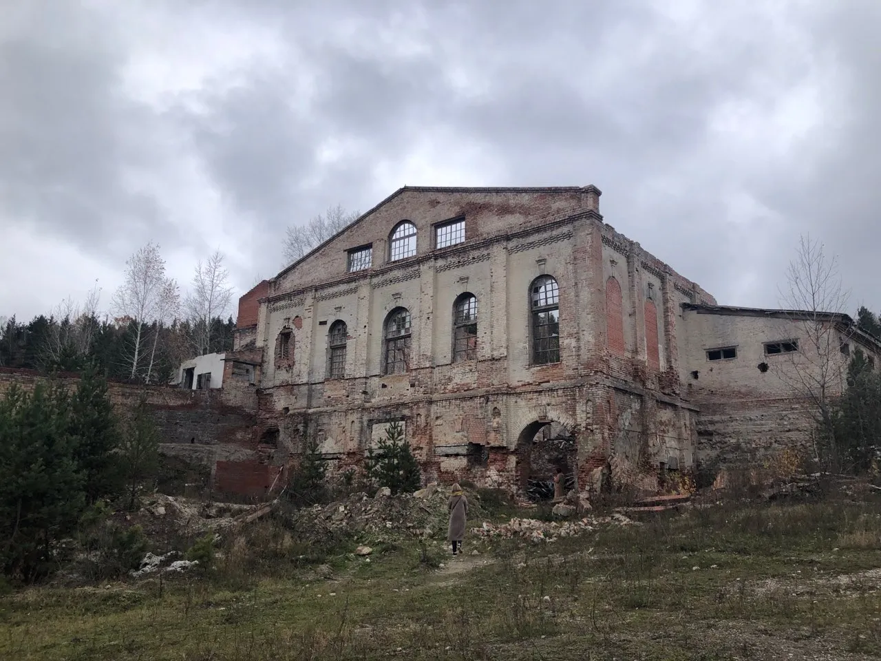 В Красноярске работает выставка о легендарном стекольном заводе