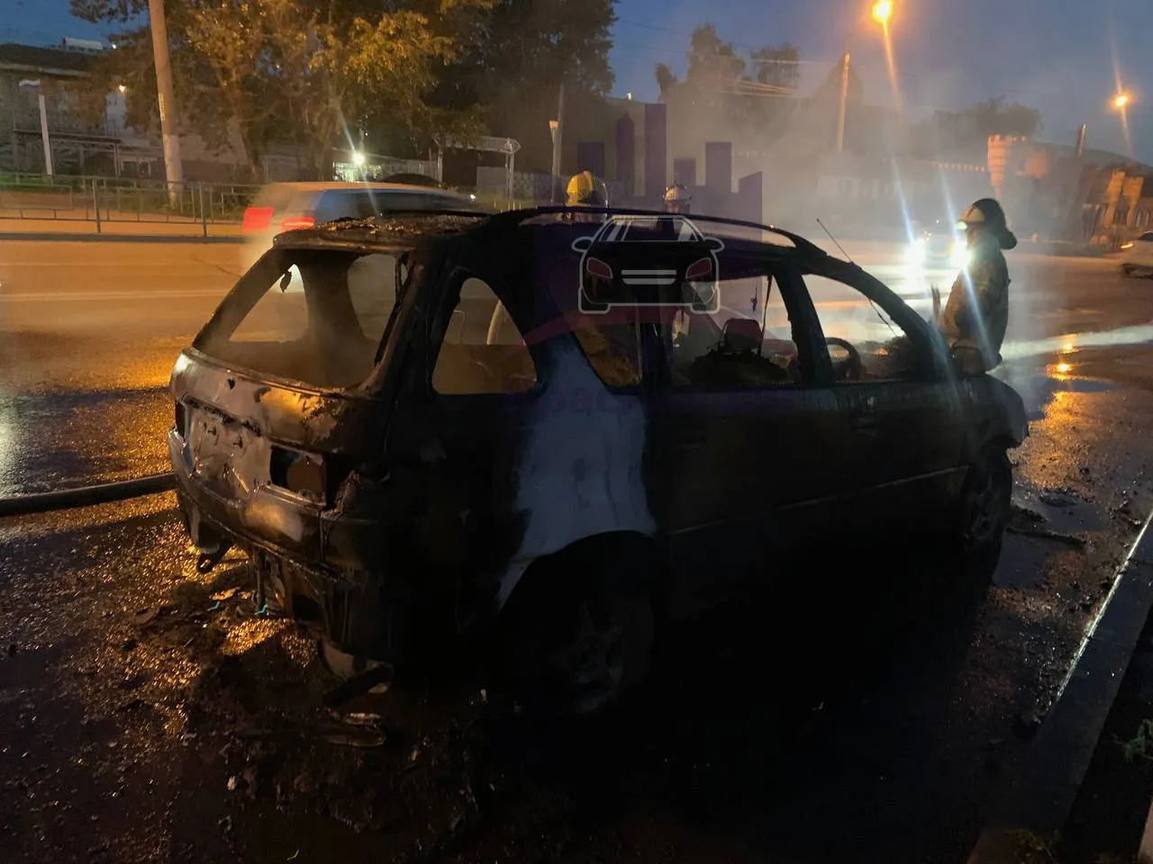 В Красноярске на улице 60 лет Октября вспыхнул автомобиль