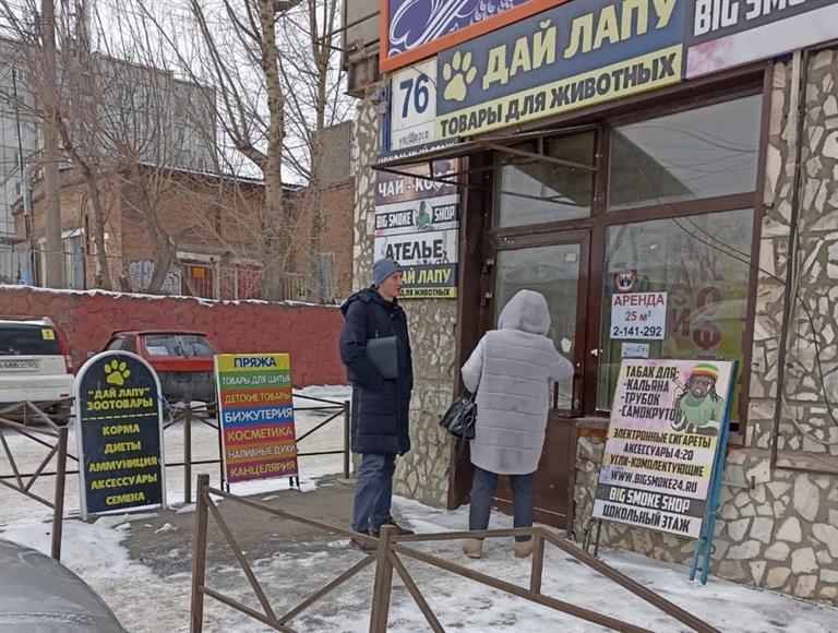 В Кировском районе Красноярска предпринимателей заставили демонтировать девять баннеров