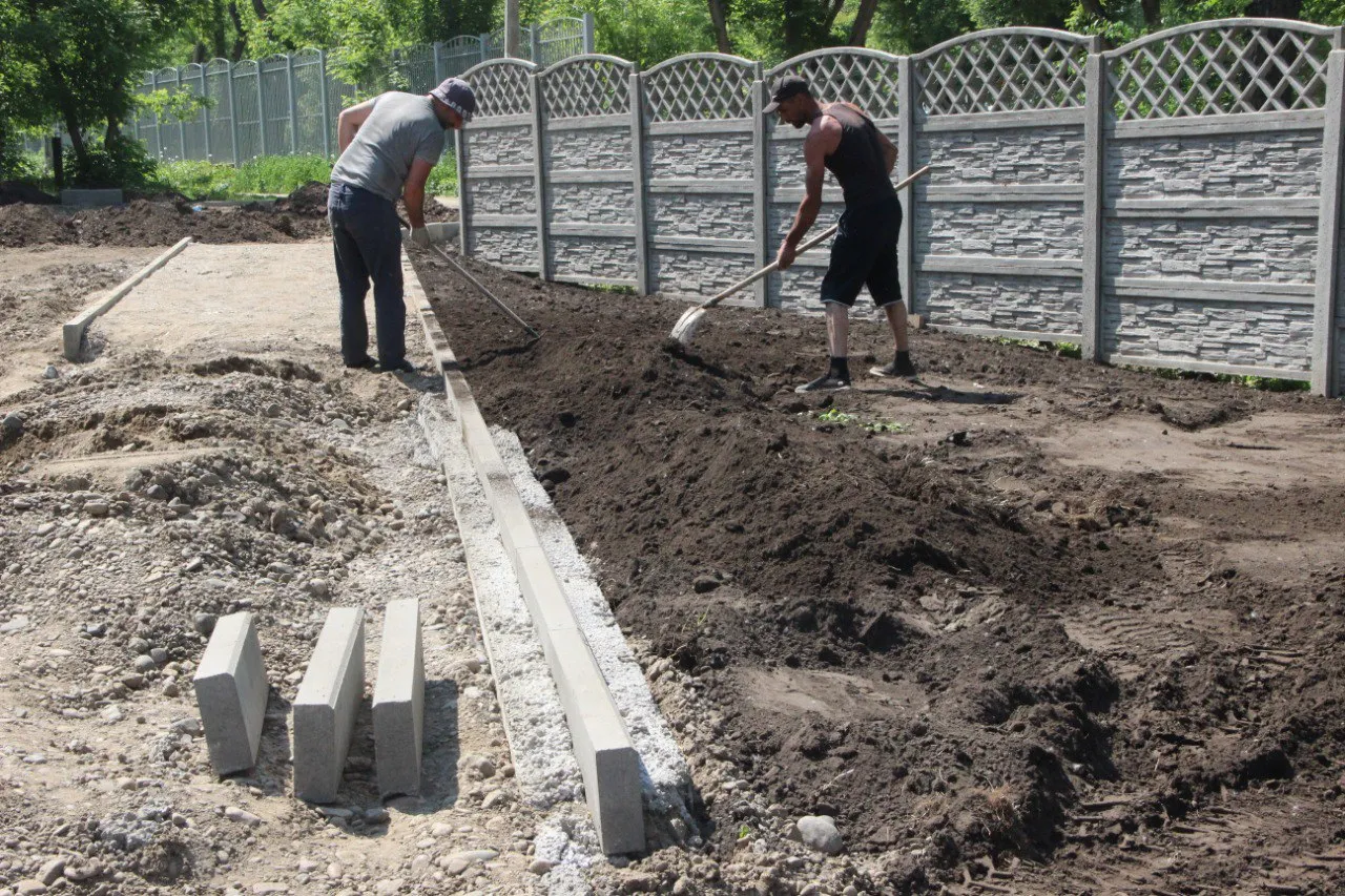 Новое пространство на Менжинского.
жд район