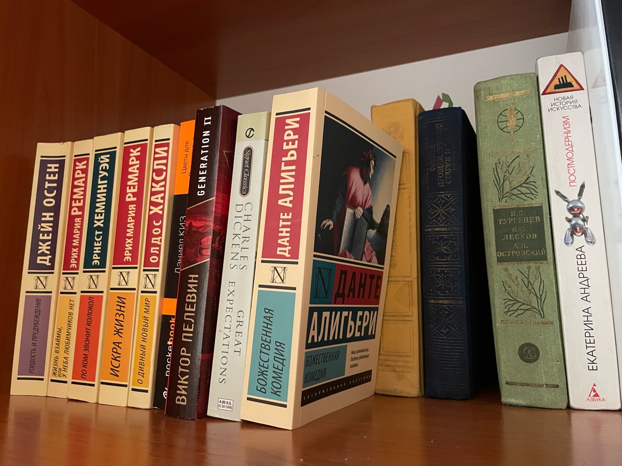 Красноярцам предлагают отдать старые книги в администрацию Свердловского района