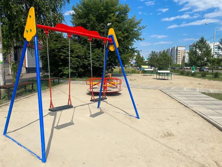 Предприниматели оборудовали детскую площадку для жителей Советского района Красноярска