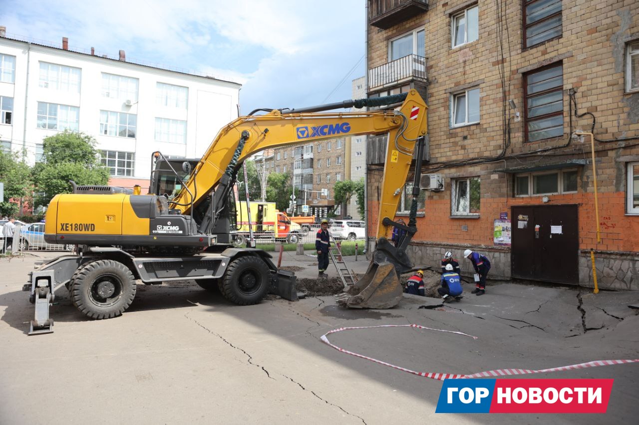 Аварийности по двум подъездам нет: в мэрии Красноярска обнародовали предварительные выводы по провалу на Бограда