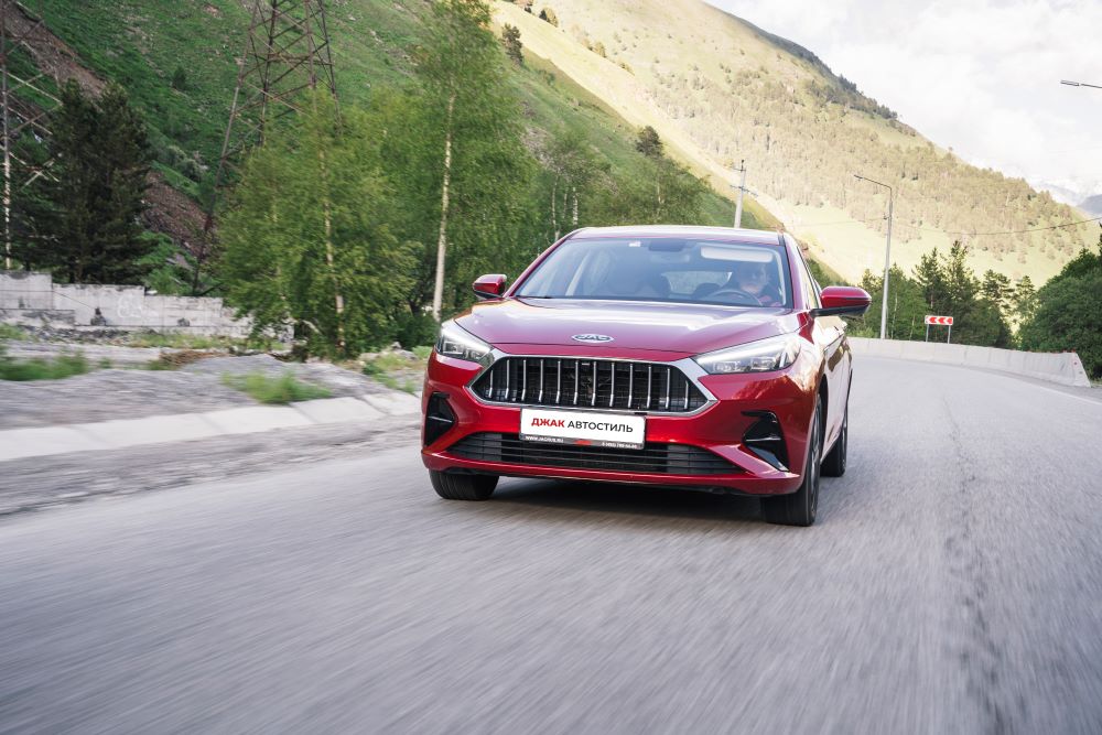 В Красноярске открылся дилерский центр автомобилей JAC