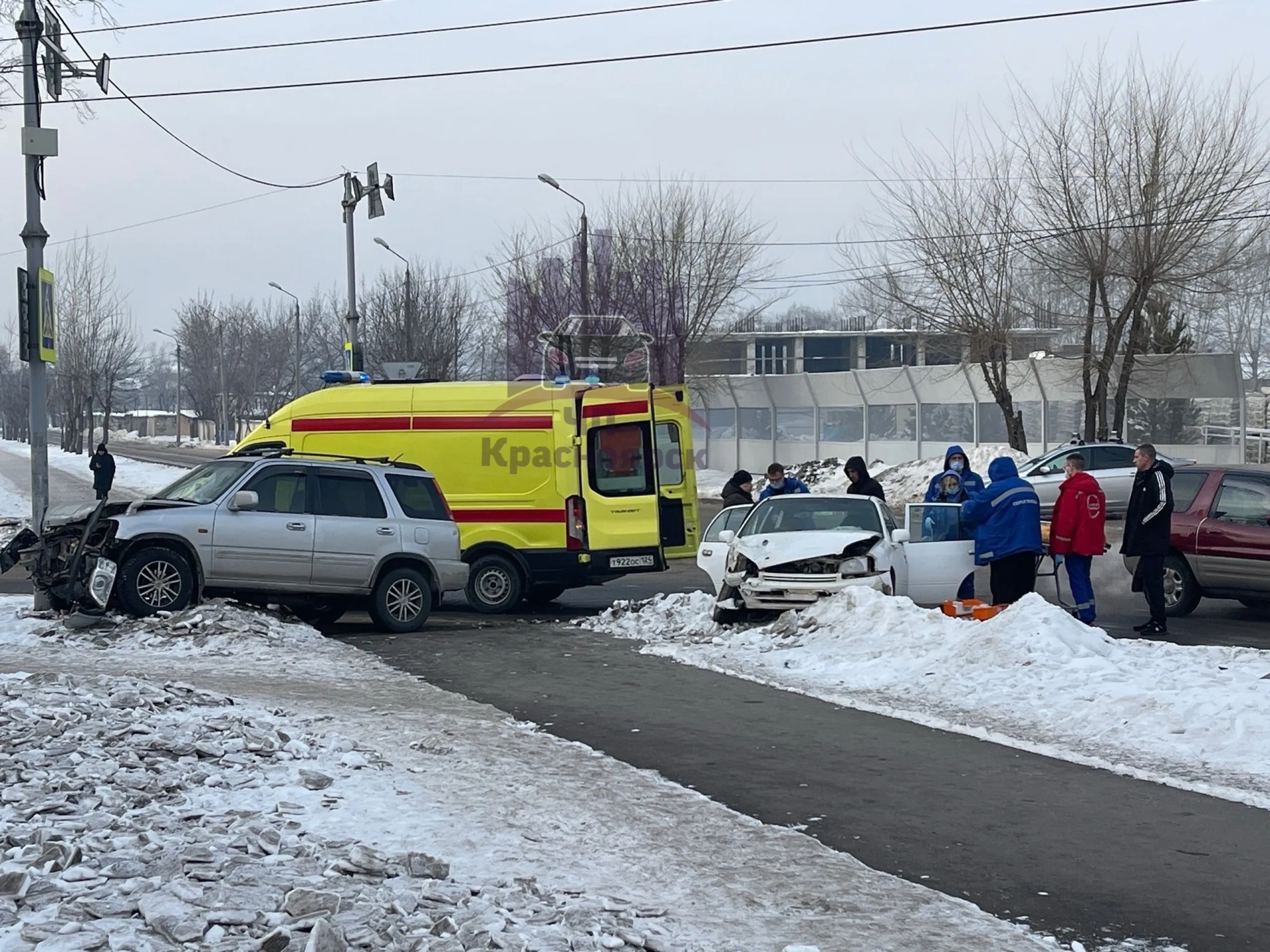 В Красноярске в аварии около лицея № 12 пострадала женщина
