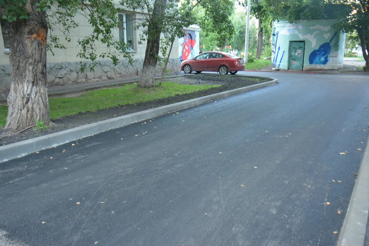 В Ленинском районе Красноярска в этом году отремонтировали 16 междворовых проездов