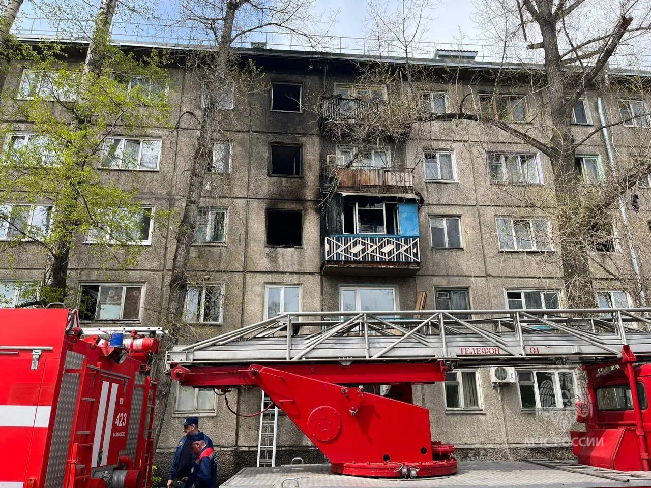 В поселке Красноярского края два человека погибли во время пожара в пятиэтажке