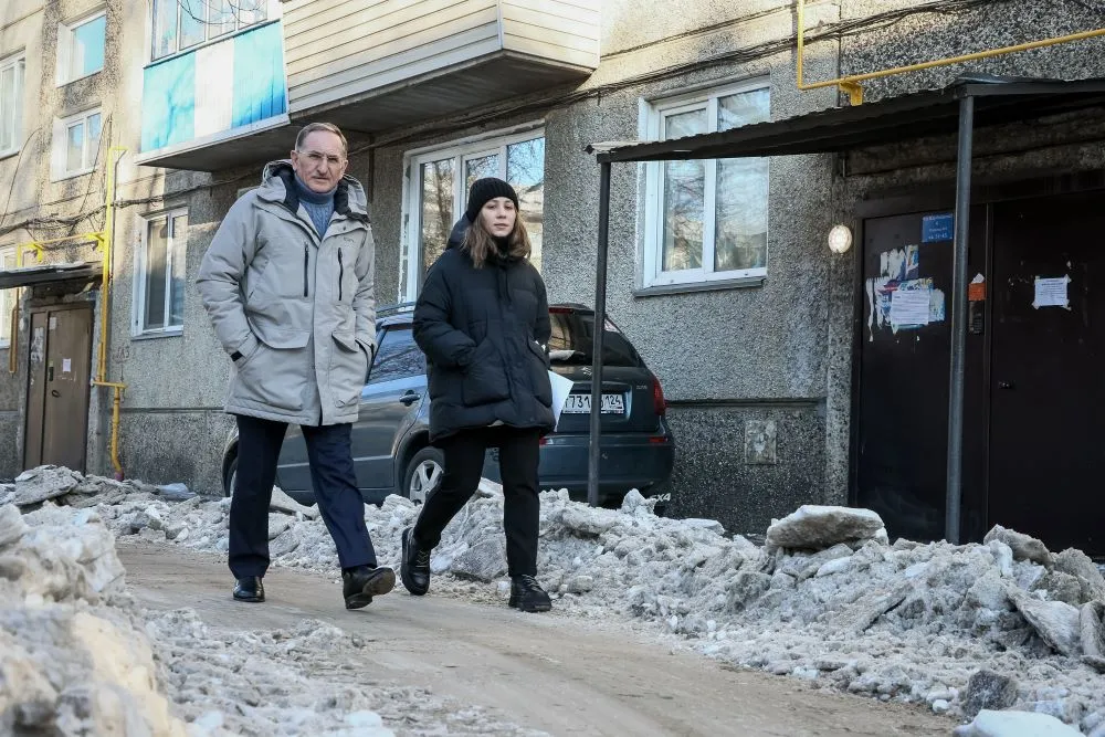 В Октябрьском районе Красноярска проверили дворы УК ЖСК