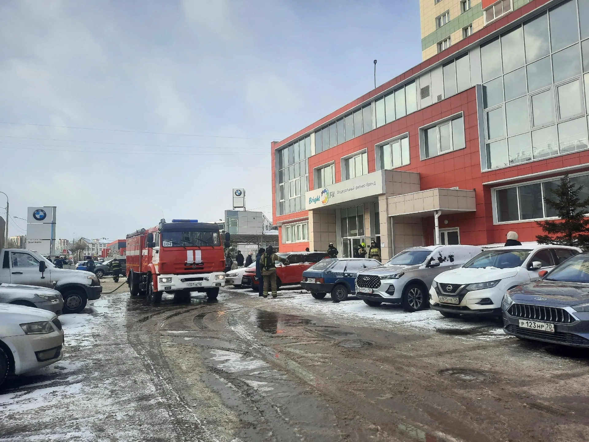 В Красноярске на Алексеева сгорел фитнес-клуб