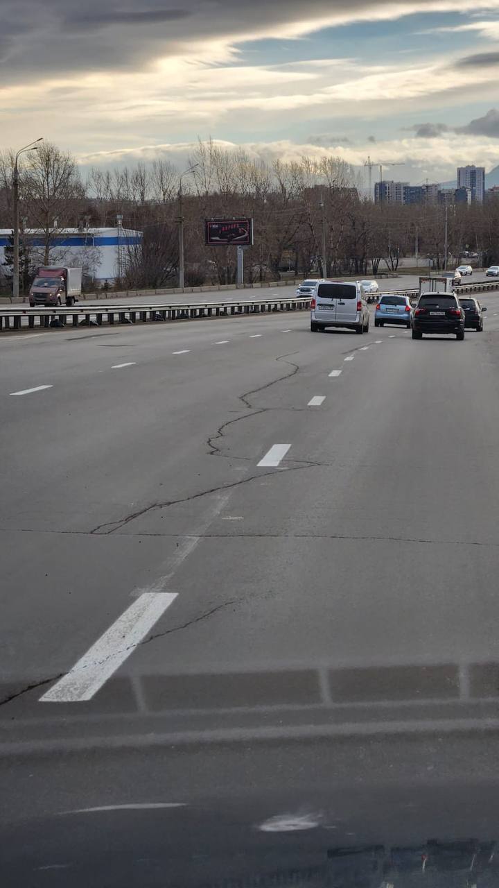 В Красноярске с 24 декабря до 8 января запретят стоянку на Октябрьском мосту