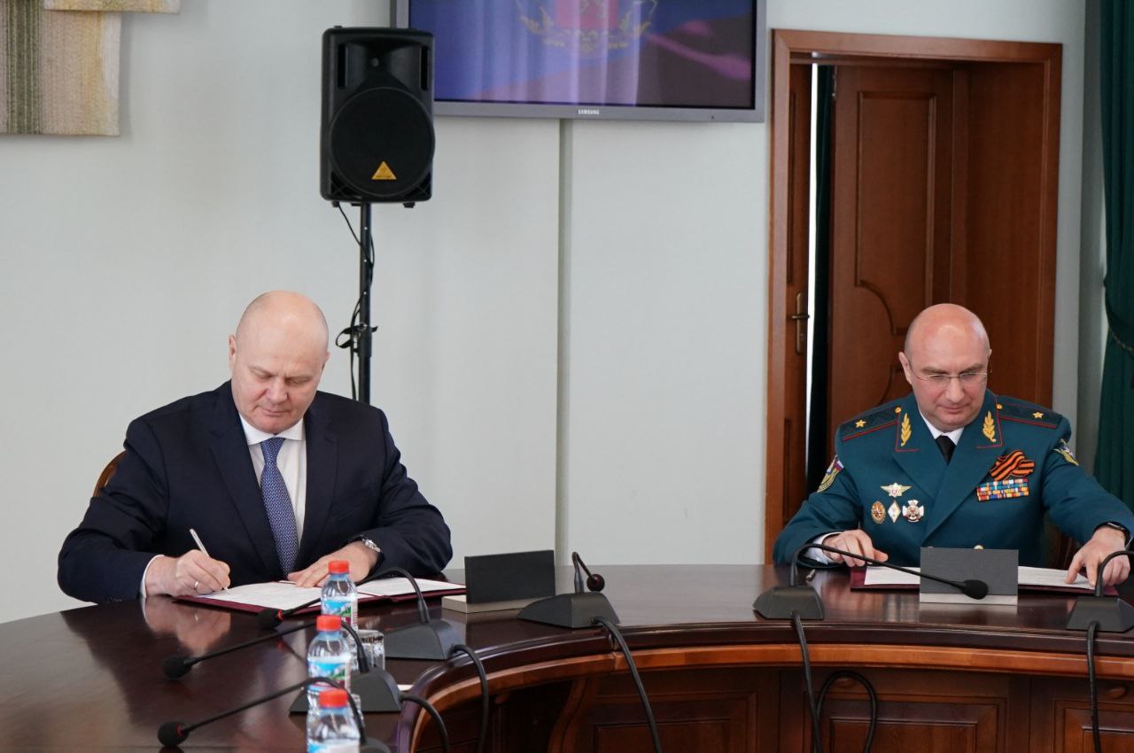 Логинов в мчс
Логинов