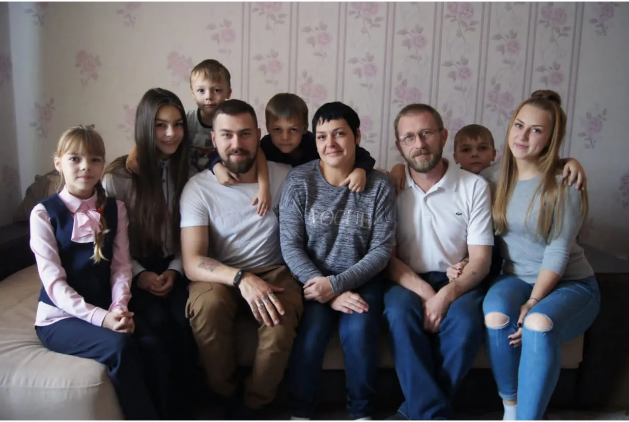Главное — это уважение и доверие. Семья Новиковых из Красноярска воспитывает семерых детей