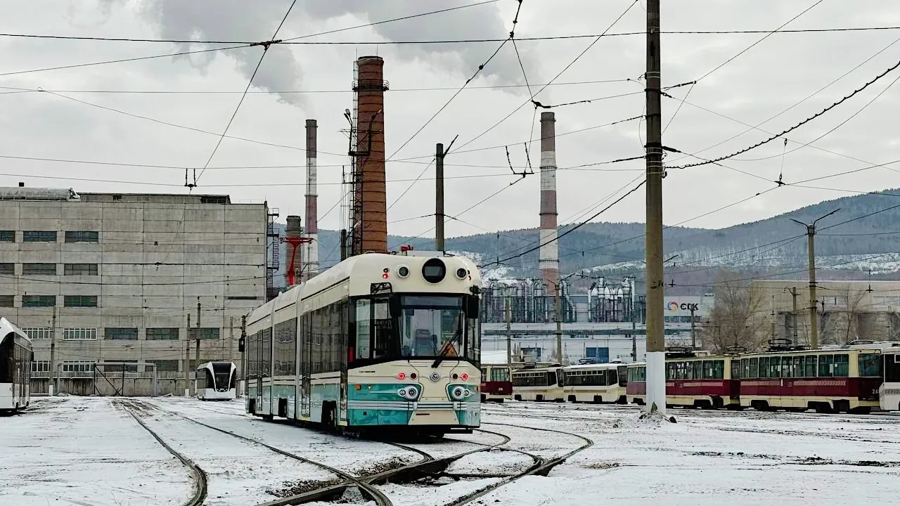 В Красноярске начали тестировать ретротрамвай «Достоевский»