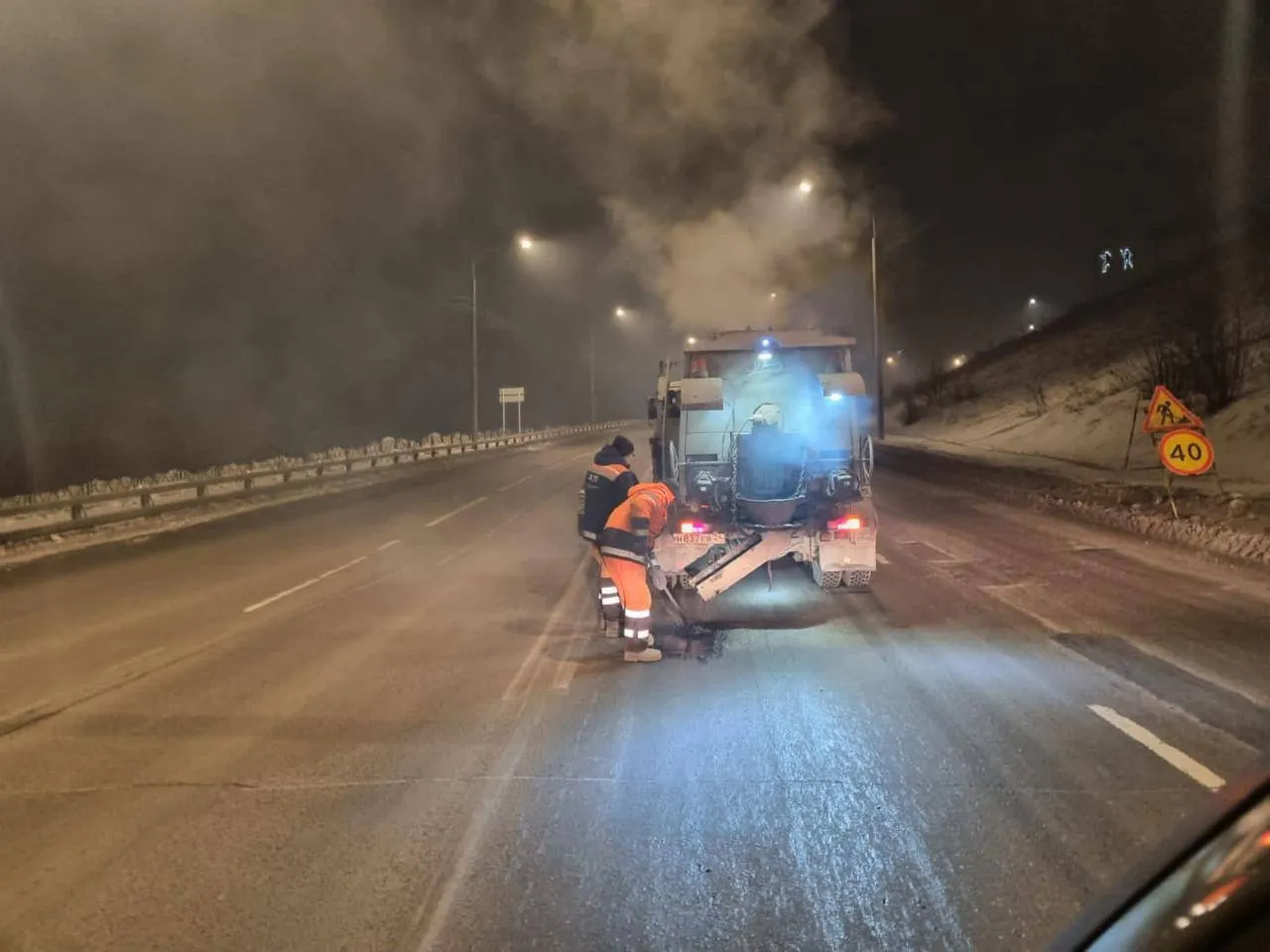 В Красноярске залатали аварийные ямы на Копыловском мосту и в центре города