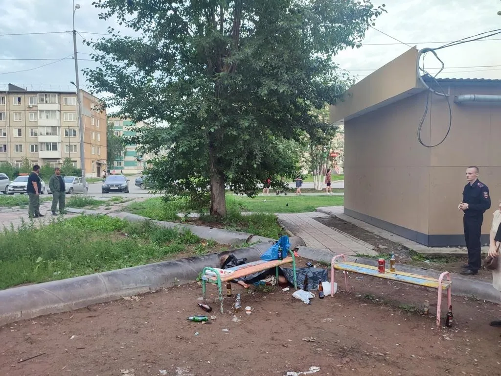 В Ачинске нетрезвый мужчина зарезал 33-летнюю женщину во дворе своего дома