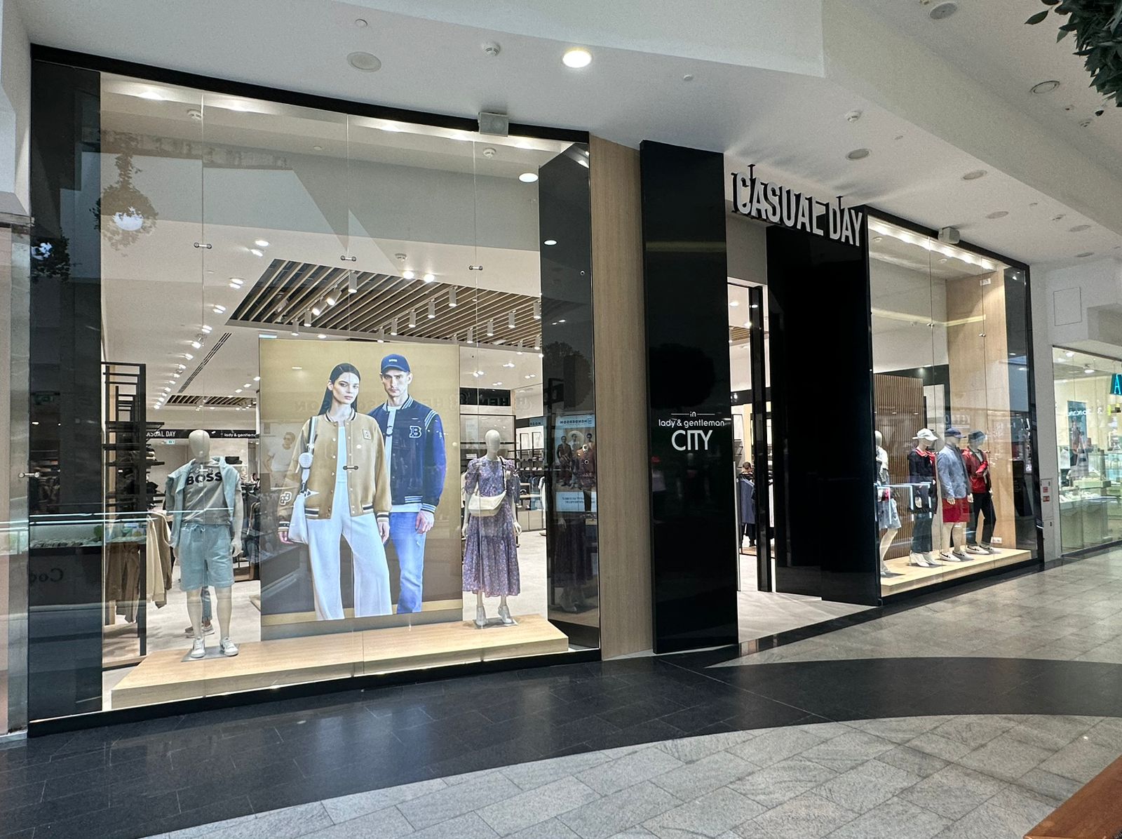 В Красноярске открылся первый магазин Casual Day in lady & gentleman CITY