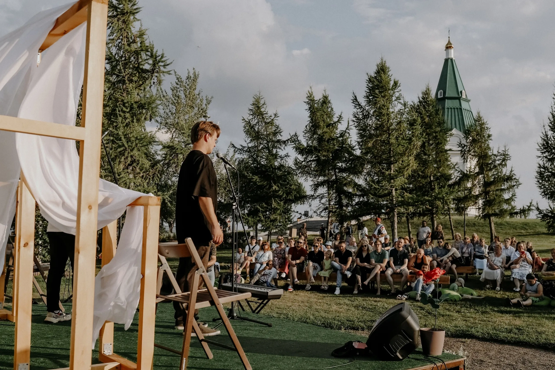 В Красноярске 16 июля пройдет поэтический фестиваль «Амфибрахий на траве»
