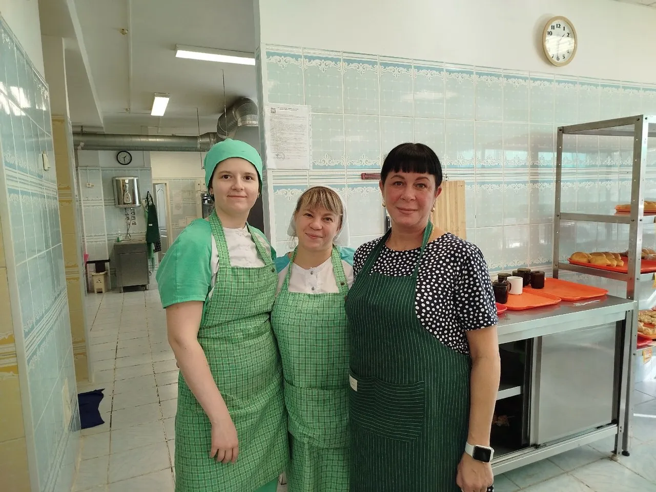Повара красноярской школы № 99 насушили 44 килограмма сухарей для бойцов СВО