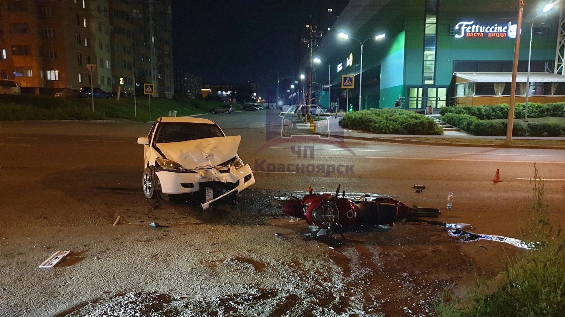 В Красноярске 29-летняя пассажирка мотоцикла серьезно пострадала в ДТП на Мужества
