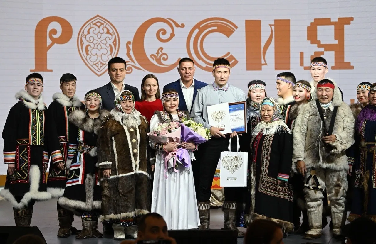 Две северные свадьбы состоялись 18 ноября на выставке «Россия» в День Красноярского края