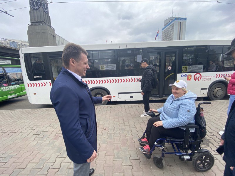 В Красноярске автобусы проверили на доступность для маломобильных пассажиров