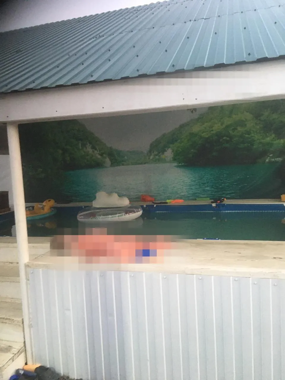 В Железногорске годовалый мальчик утонул в бассейне у дома