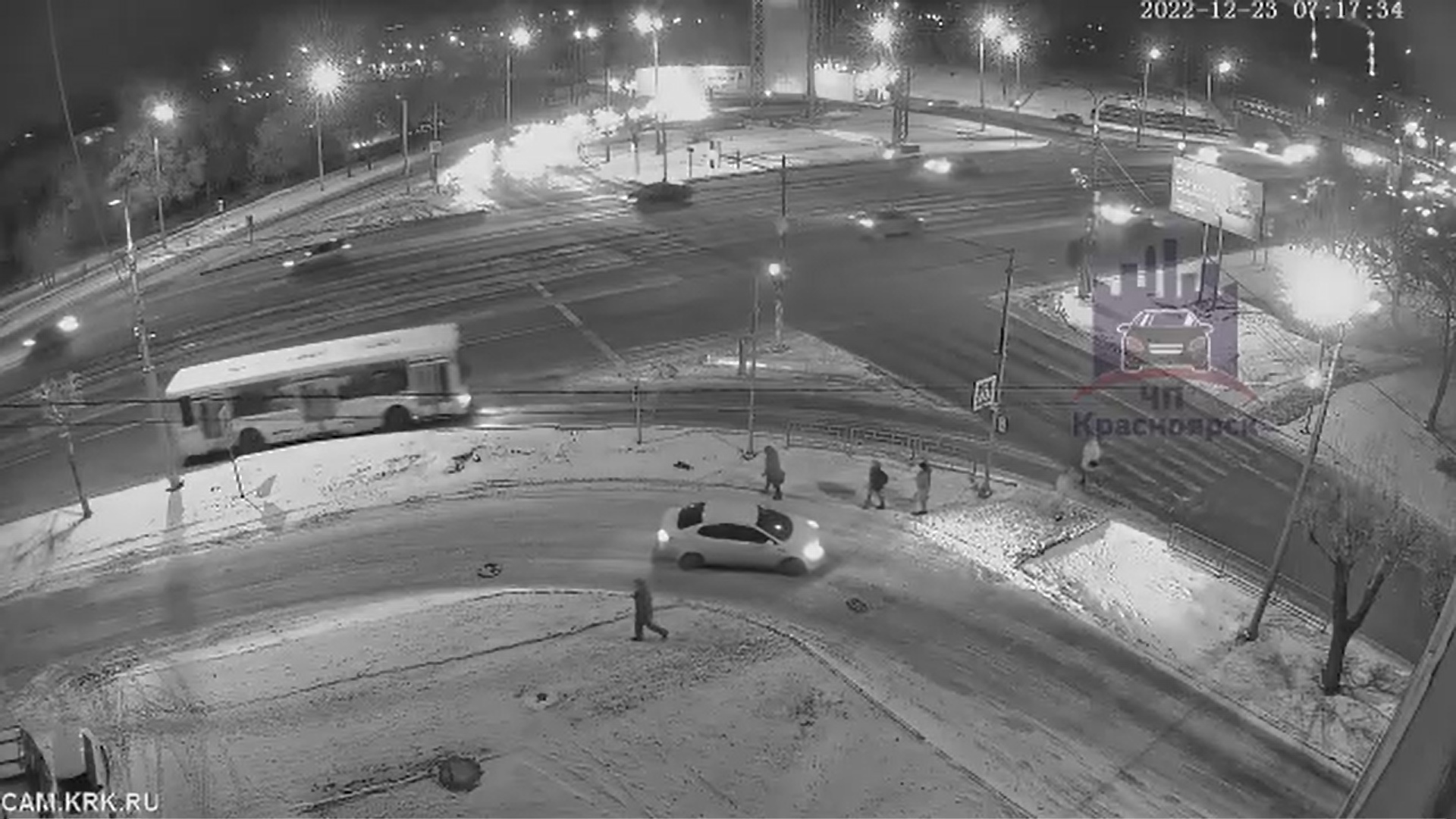 В Красноярске автобус № 23 сбил переходящего на зеленый 62-летнего пешехода