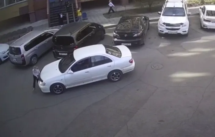 В Красноярске автомобиль сбил первоклассницу
