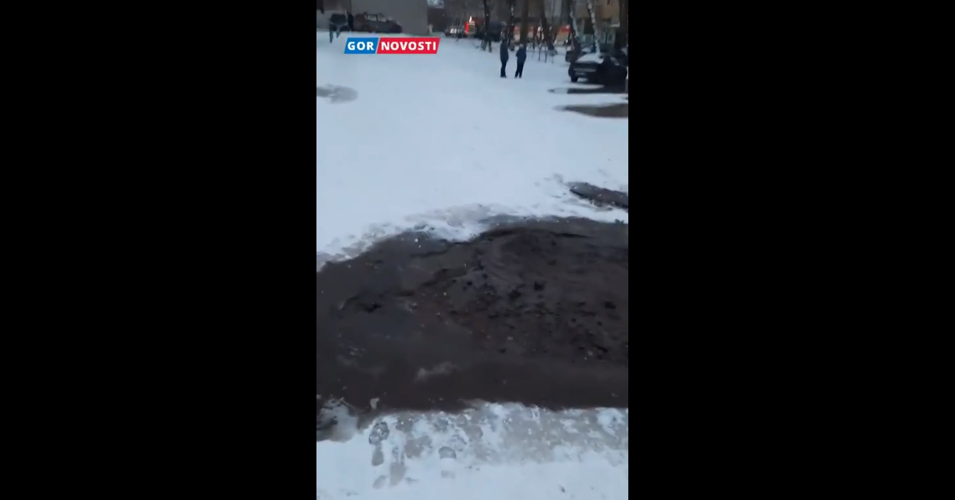 В Красноярске на улице Матросова случился порыв системы холодного водоснабжения