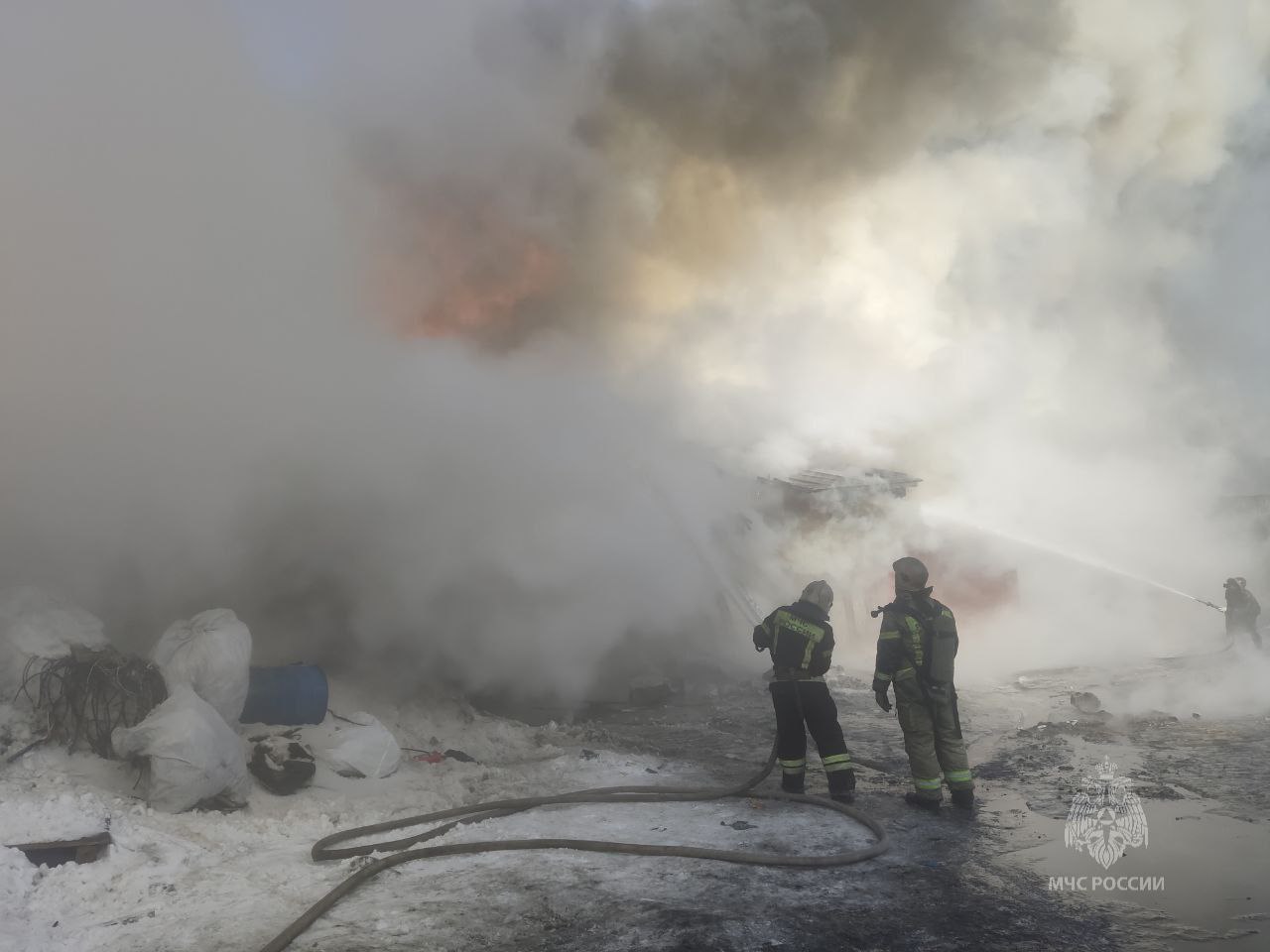В Норильске сгорел склад на площади в 4000 квадратных метров