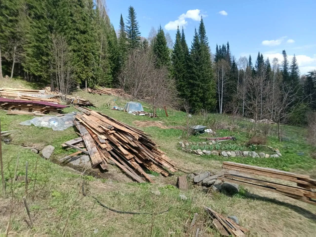 В Курагинском районе в «Городе Солнца» снесли дома по требованию прокуратуры