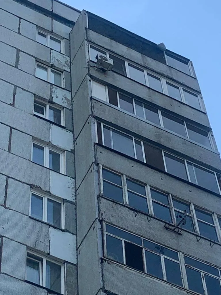 В Красноярске пострадавшие от падения рамы дети могут получить компенсацию от собственника