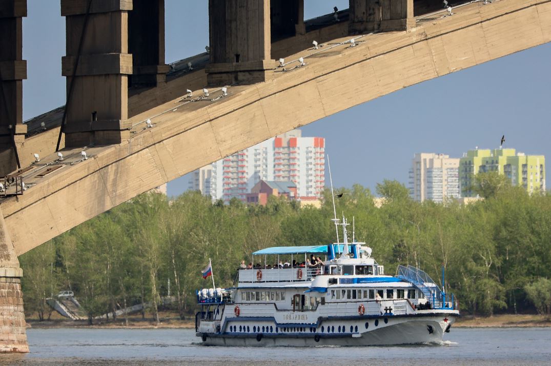 Судно село на мель на Енисее в Красноярском крае