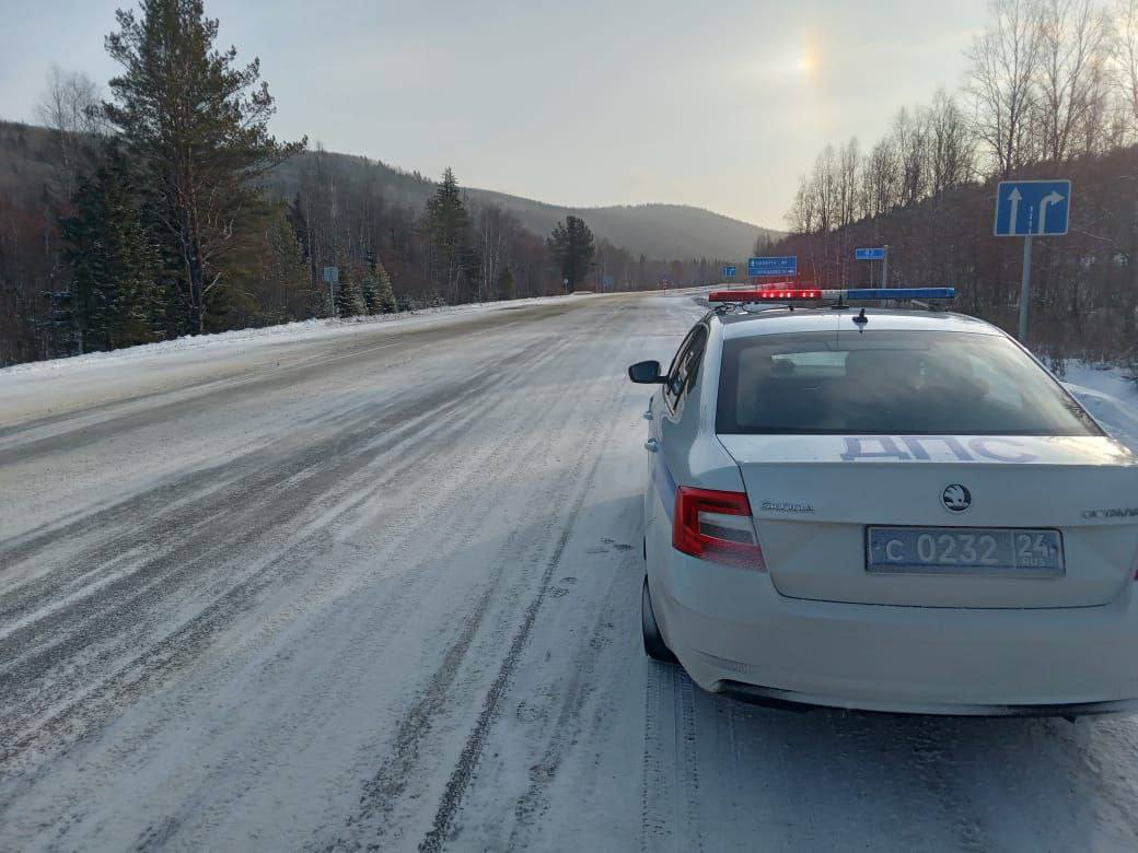 В Красноярском крае в ДТП на трассе пострадали 3 человека