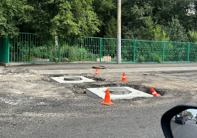 Красноярцам рассказали технологию замены плит перекрытий колодцев