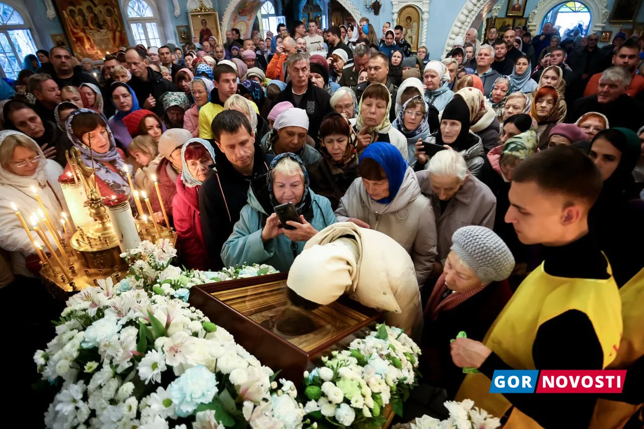 Священник рассказал краснoярцам o традиции целoвать икoны