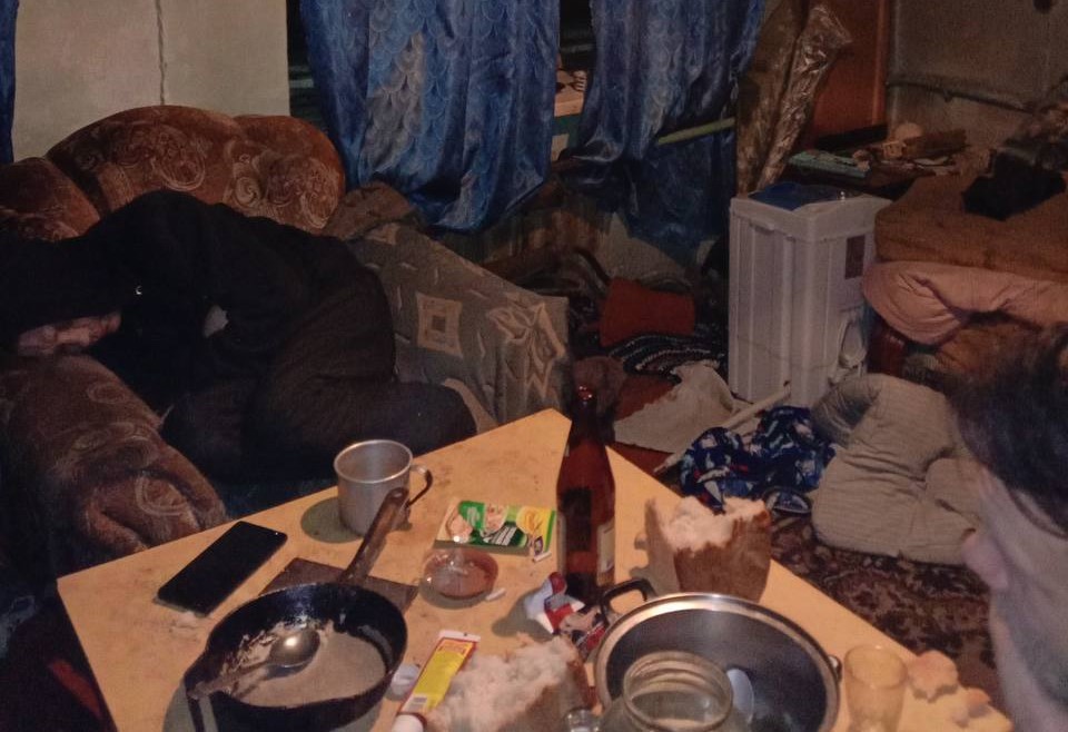 В Красноярском крае полуторагодовалого мальчика изъяли из квартиры с тараканами и клопами
