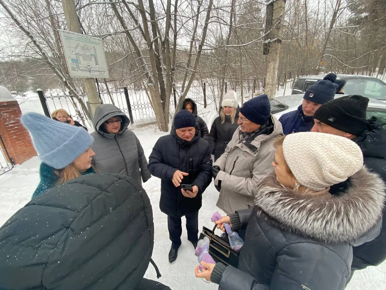 В Красноярске возле школы № 9 определили территорию для парковки