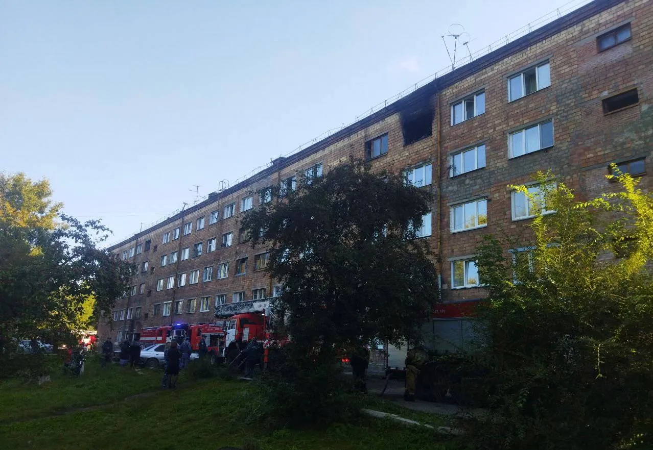 В Красноярске во время утреннего пожара в общежитии погибли 2 человека