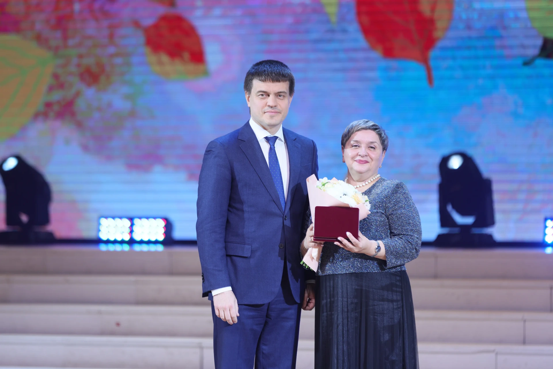 С Днем учителя.
Правительство Красноярского края