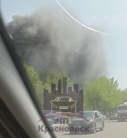 В Красноярске на улице Тамбовской загорелись покрышки