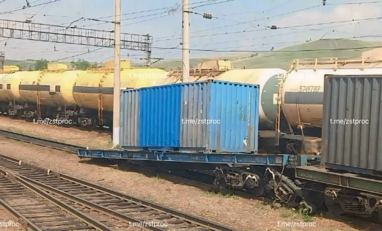 В Березовском районе с рельсов сошёл вагон грузового поезда