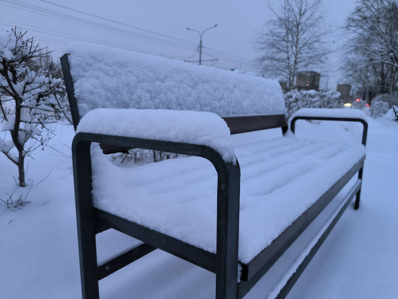 На Красноярск ночью обрушился снегопад