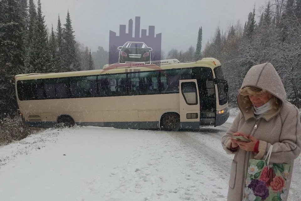 На трассе под Красноярском в ДТП попал рейсовый автобус