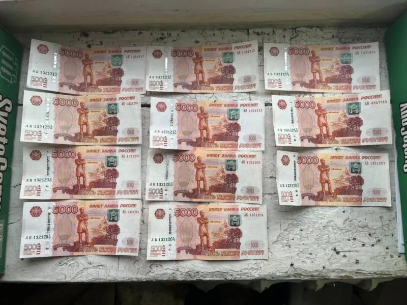 В Красноярске осудили покупателей телефонов за фальшивые деньги
