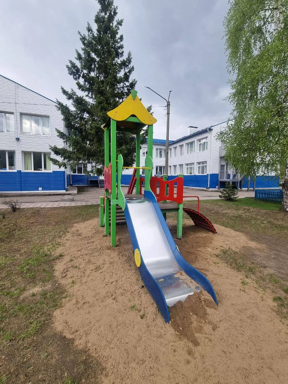 Воспитательницу из Лесосибирска осудили за гибель 3-летнего мальчика на детской площадке
