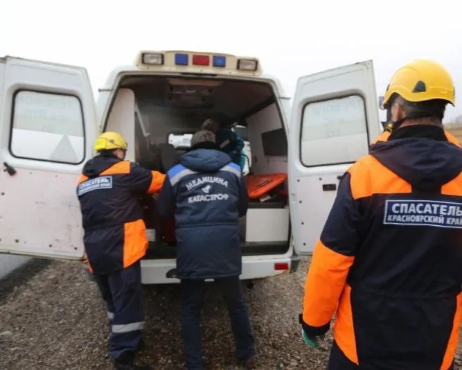 В Красноярском крае спасатели эвакуировали 73-летнюю жительницу труднодоступного поселка