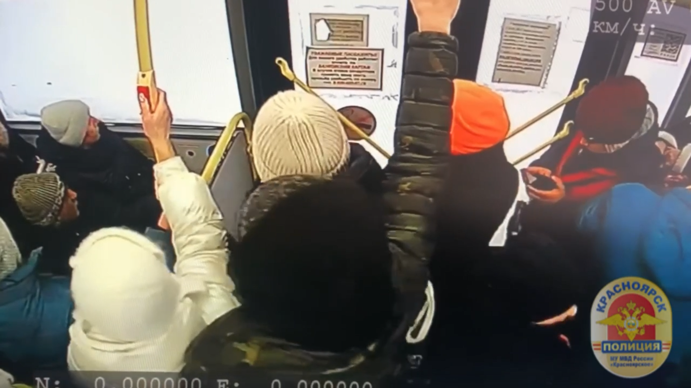 В Красноярске полицейские задержали серийного карманника во время очередной кражи в автобусе